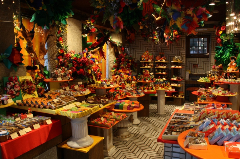 ecommerce-LA ROQUE ESCLAPON-min_candy_store_chocolate_shop_chocolate_switzerland-393515